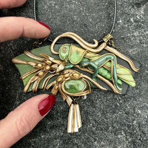 Grasshopper nyaklánc - ékszer - nyaklánc - medálos nyaklánc - Meska.hu