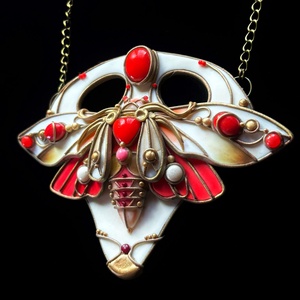 Piros-fehér pillangó nyaklánc - ékszer - nyaklánc - medálos nyaklánc - Meska.hu