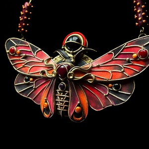 Piros-fekete pillangós nyaklánc - ékszer - nyaklánc - medálos nyaklánc - Meska.hu