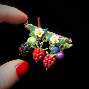 Málnás kitűző - ékszer - kitűző és bross - Meska.hu