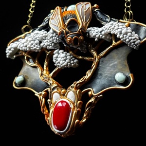 Méhecskés nyaklánc - ékszer - nyaklánc - medálos nyaklánc - Meska.hu