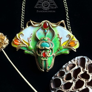 Zöld scarabeus nyaklánc, Ékszer, Nyaklánc, Medálos nyaklánc, Ékszerkészítés, Gyurma, MESKA