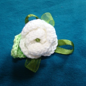 romantikus horgolt rózsa kitűző -  - Meska.hu