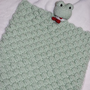 Horgolt béka szundi kendő  ,babaköszöntő ajándék  - játék & sport - 3 éves kor alattiaknak - alvóka & rongyi - Meska.hu