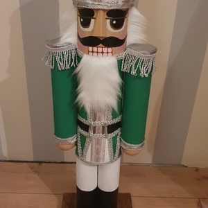 Diótörő dekoráció - Meska.hu