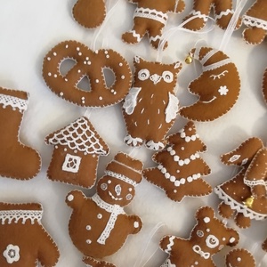 Filc mézes díszek - karácsony - karácsonyi lakásdekoráció - karácsonyfadíszek - Meska.hu