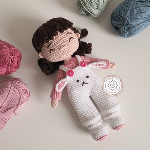 Horgolt amigurumi dekoráció, kézzel készült baba, pamutfonalból, levehető nyuszimuszi ruhával - játék & sport - baba & babaház - baba - Meska.hu