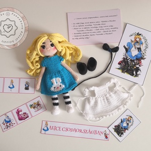 Alice csodaországban horgolt, öltöztethető amigurumi hosszúhajú kislány baba, levehető ruhával, cipővel, játék dekoráció - játék & sport - baba & babaház - öltöztethető baba - Meska.hu
