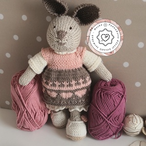 Nyuszi amigurumi figura, öltöztethető kötött nyuszika baba ruházattal, természetes anyagból készült játék és dekoráció - játék & sport - baba & babaház - öltöztethető baba - Meska.hu