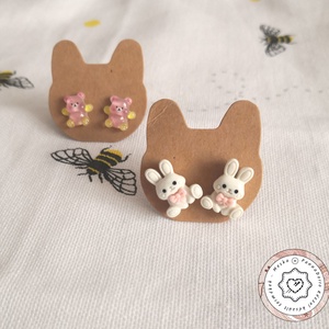 Nyuszi fülbevaló bizsu, macis cuki ékszer, vidám divatos kiegészítő, apró ajándék,  kawaii meglepetés - ékszer - fülbevaló - pötty fülbevaló - Meska.hu