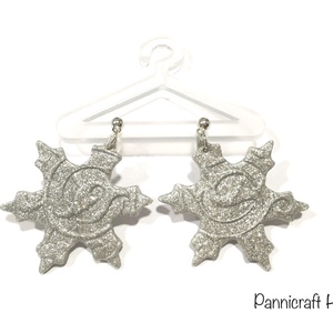 Ezüst nyomott mintás hópihe füli  - Meska.hu