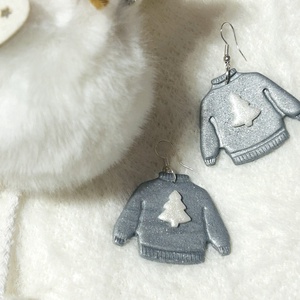 Karácsonyi pulcsi gyurmafüli - ékszer - fülbevaló - lógó fülbevaló - Meska.hu