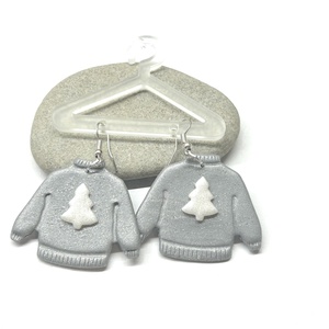 Karácsonyi pulcsi gyurmafüli - ékszer - fülbevaló - lógó fülbevaló - Meska.hu