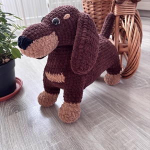 Barni, a horgolt tacskó � puha kutyus ��� - játék & sport - plüssállat & játékfigura - kutya - Meska.hu
