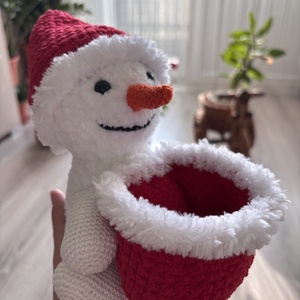 � Horgolt hóember piros csokikosárral � egyedi karácsonyi dekoráció ��� - karácsony - adventi díszek - adventi asztaldísz - Meska.hu