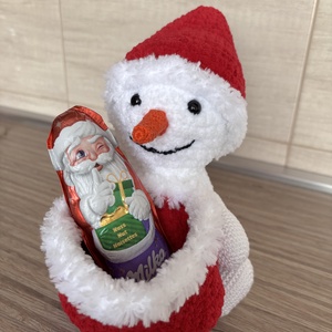 � Horgolt hóember piros csokikosárral � egyedi karácsonyi dekoráció ��� - karácsony - adventi díszek - adventi asztaldísz - Meska.hu