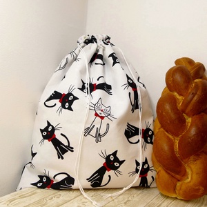 Cicás hímzéssel, kisebb méretű: 34x31cm-es Fél kilós,75dekás KENYERESZSÁK, PÉKÁRUSZSÁK  Frissentartó, Kitörölhető!   - otthon & életmód - konyhafelszerelés, tálalás - konyhai tárolás - kenyértartó - Meska.hu