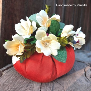 Akciósan! Virágos Tök dekoráció  ( piros-narancs alappal ) - otthon & életmód - dekoráció - virágdísz és tartó - virágbox, virágdoboz - Meska.hu