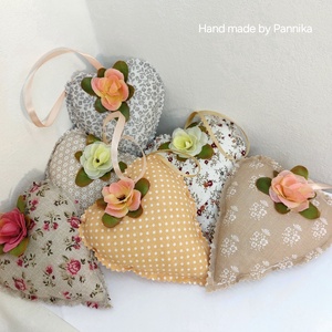 Kézműves bézs, virágos szív dísz Pannikától - otthon & életmód - dekoráció - dísztárgy - Meska.hu