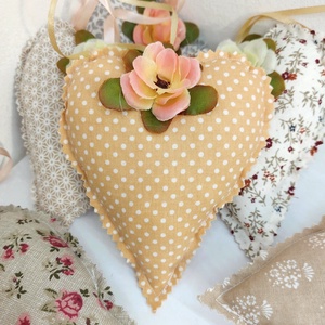 Kézműves pöttyös szív dísz Pannikától, Otthon & Életmód, Dekoráció, Dísztárgy, Patchwork, foltvarrás, Varrás, MESKA