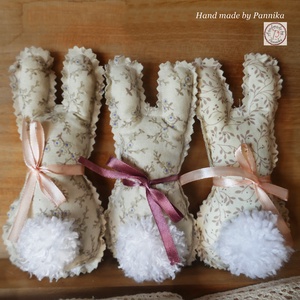 Három nyulak :) Húsvéti textil nyuszik, pom-pom farokkal - otthon & életmód - dekoráció - dísztárgy - Meska.hu