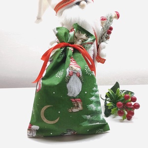 Mikulászsak zöld pamutvászon alaponlapon  - Meska.hu