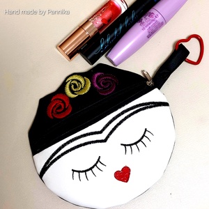 Frida Kahlo mintás nesszesszer, pénztárca, bármittartó. Frida hímzéssel - táska & tok - neszesszer - Meska.hu