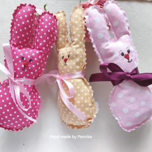 Húsvéti textil nyuszik, pom-pom farokkal , Ünnepi díszek, dekorációk, Húsvéti díszek és dekorációk, Húsvéti tojásfadíszek, Baba-és bábkészítés, Varrás, MESKA