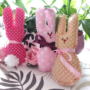 Húsvéti textil nyuszik, pom-pom farokkal  - ünnepi díszek, dekorációk - húsvéti díszek és dekorációk - húsvéti tojásfadíszek - Meska.hu