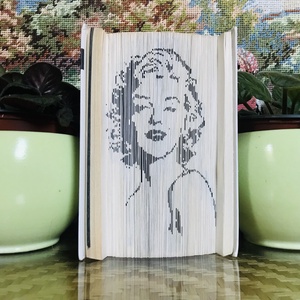Marilyn Monroe, Otthon & Életmód, Dekoráció, Asztal és polc dekoráció, Könyvszobor, Papírművészet, Mindenmás, MESKA