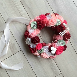 Kopogtató pisztácia virággal és gyöngysorral. - otthon & életmód - dekoráció - ajtó- és ablak dekoráció - ajtódísz & kopogtató - Meska.hu