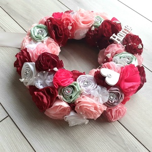 Kopogtató pisztácia virággal és gyöngysorral. - otthon & életmód - dekoráció - ajtó- és ablak dekoráció - ajtódísz & kopogtató - Meska.hu