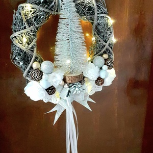 Karácsonyi rusztikus, ezüst-fehér kopogtató, ajtódísz Led világítással. Advent. - karácsony - karácsonyi lakásdekoráció - karácsonyi ajtódíszek - Meska.hu