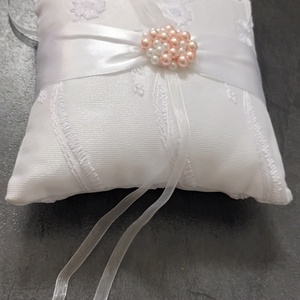 Barack gyöngyös gyűrűpárna - esküvő - kiegészítők - gyűrűtartó & gyűrűpárna - Meska.hu