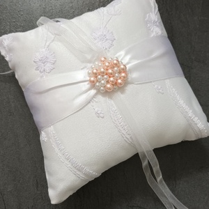 Barack gyöngyös gyűrűpárna - esküvő - kiegészítők - gyűrűtartó & gyűrűpárna - Meska.hu