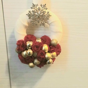 Gömbös kopogtató hópihével, ajtódísz, piros és arany - karácsony - adventi díszek - adventi ajtódísz - Meska.hu
