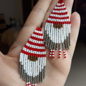 Karácsonyi manó gyöngyfülbevaló - Meska.hu