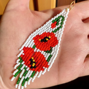 Pipacsos gyöngyfülbevaló - ékszer - fülbevaló - rojtos fülbevaló - Meska.hu