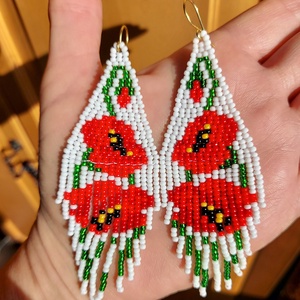 Pipacsos gyöngyfülbevaló - ékszer - fülbevaló - rojtos fülbevaló - Meska.hu
