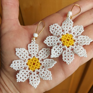 Margaréta gyöngyfülbevaló - ékszer - fülbevaló - lógós kerek fülbevaló - Meska.hu