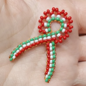 Gyöngy kokárda  - ékszer - kitűző és bross - Meska.hu