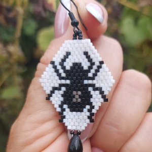 Halloweeni pókos gyöngyfülbevaló - ékszer - fülbevaló - lógó fülbevaló - Meska.hu Halloweeni pókos gyöngyfülbevaló - ékszer - fülbevaló - lógó fülbevaló - Meska.hu