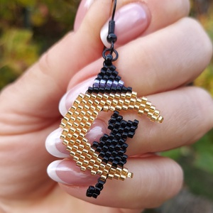 A boszorkány macskája gyöngyfülbevaló - ékszer - fülbevaló - lógó fülbevaló - Meska.hu