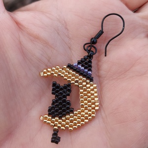 A boszorkány macskája gyöngyfülbevaló - ékszer - fülbevaló - lógó fülbevaló - Meska.hu