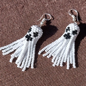 Halloweeni szellem gyöngyfülbevaló - Meska.hu