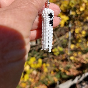 Halloweeni szellem gyöngyfülbevaló - ékszer - fülbevaló - lógó fülbevaló - Meska.hu