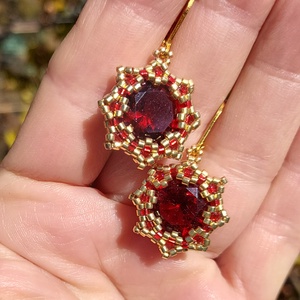 Piros köves fülbevaló - ékszer - fülbevaló - lógó fülbevaló - Meska.hu