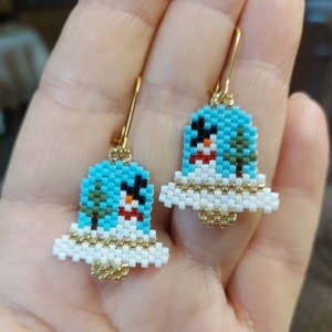 Karácsonyi harangocska gyöngyfülbevaló , Ékszer, Fülbevaló, Lógó fülbevaló, Ékszerkészítés, Gyöngyfűzés, gyöngyhímzés, MESKA