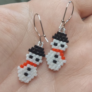 Mini hóember gyöngyfülbevaló  - ékszer - fülbevaló - lógó fülbevaló - Meska.hu