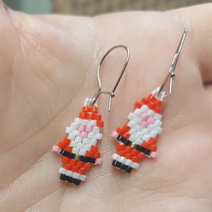 Mini Mikulás gyöngyfülbevaló , Ékszer, Fülbevaló, Lógó fülbevaló, Ékszerkészítés, Gyöngyfűzés, gyöngyhímzés, MESKA